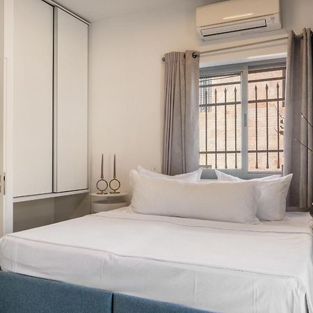 Dinning Room, Bedroom And Balcony Jerusalém Exterior foto