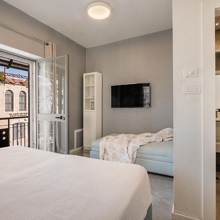 Dinning Room, Bedroom And Balcony Jerusalém Exterior foto