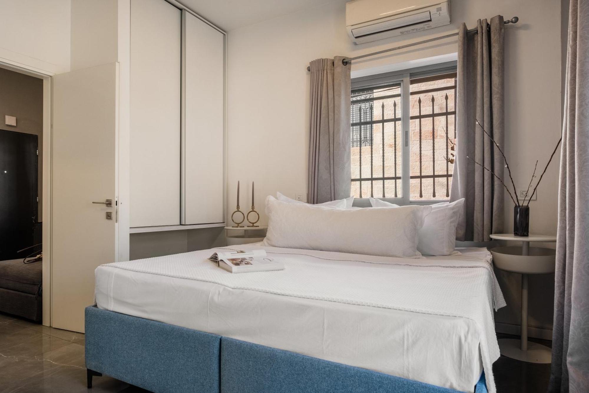 Dinning Room, Bedroom And Balcony Jerusalém Exterior foto