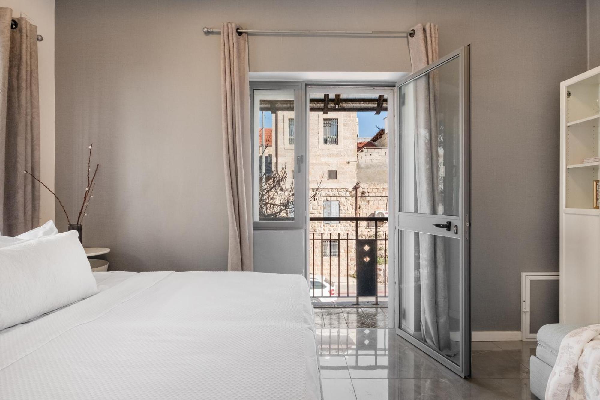 Dinning Room, Bedroom And Balcony Jerusalém Exterior foto