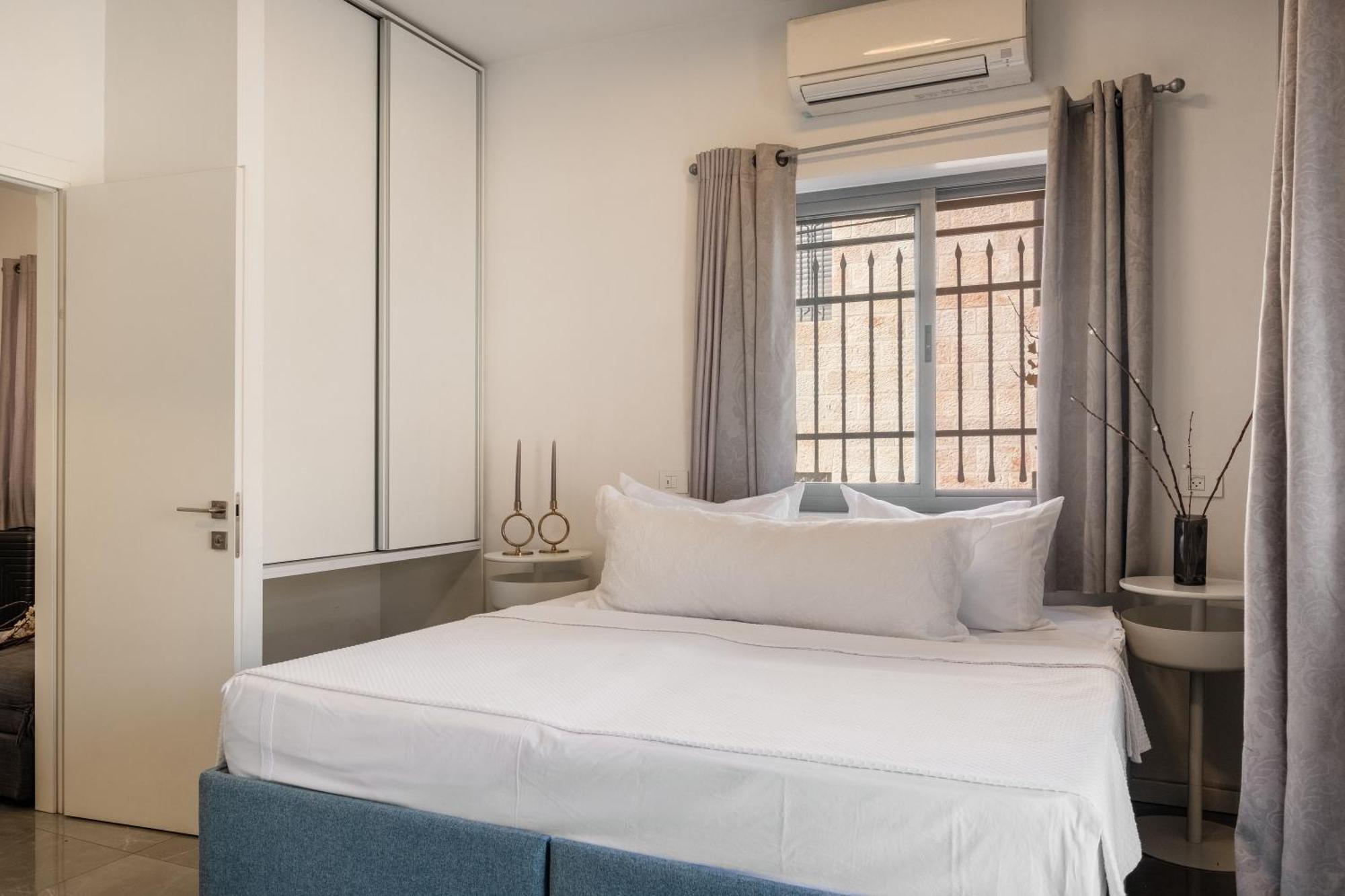 Dinning Room, Bedroom And Balcony Jerusalém Exterior foto