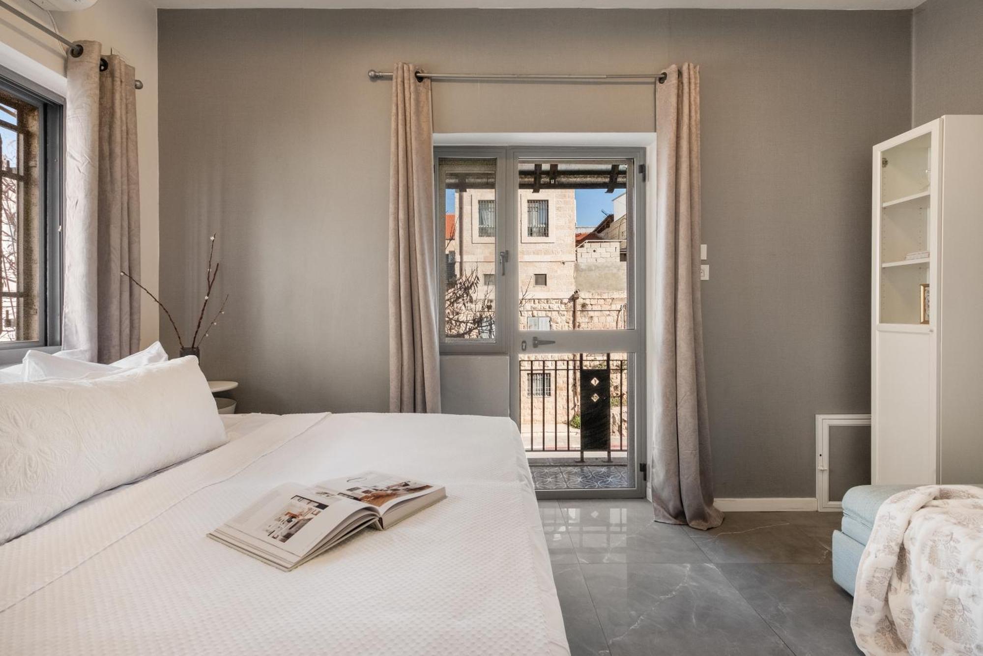 Dinning Room, Bedroom And Balcony Jerusalém Exterior foto