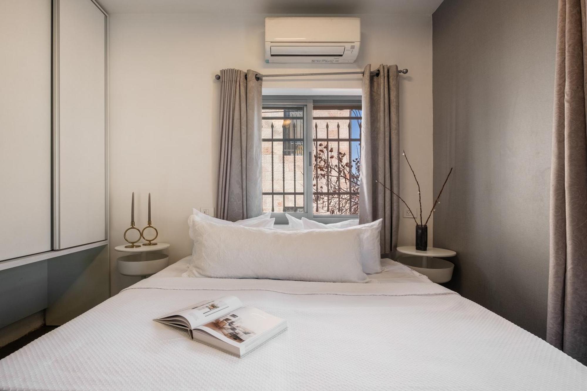 Dinning Room, Bedroom And Balcony Jerusalém Exterior foto