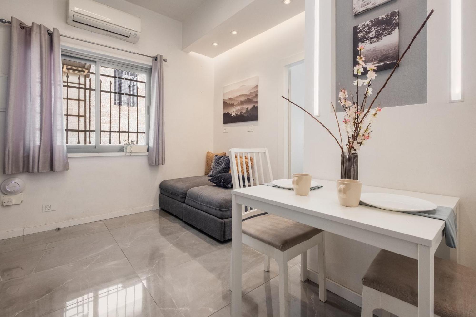Dinning Room, Bedroom And Balcony Jerusalém Exterior foto