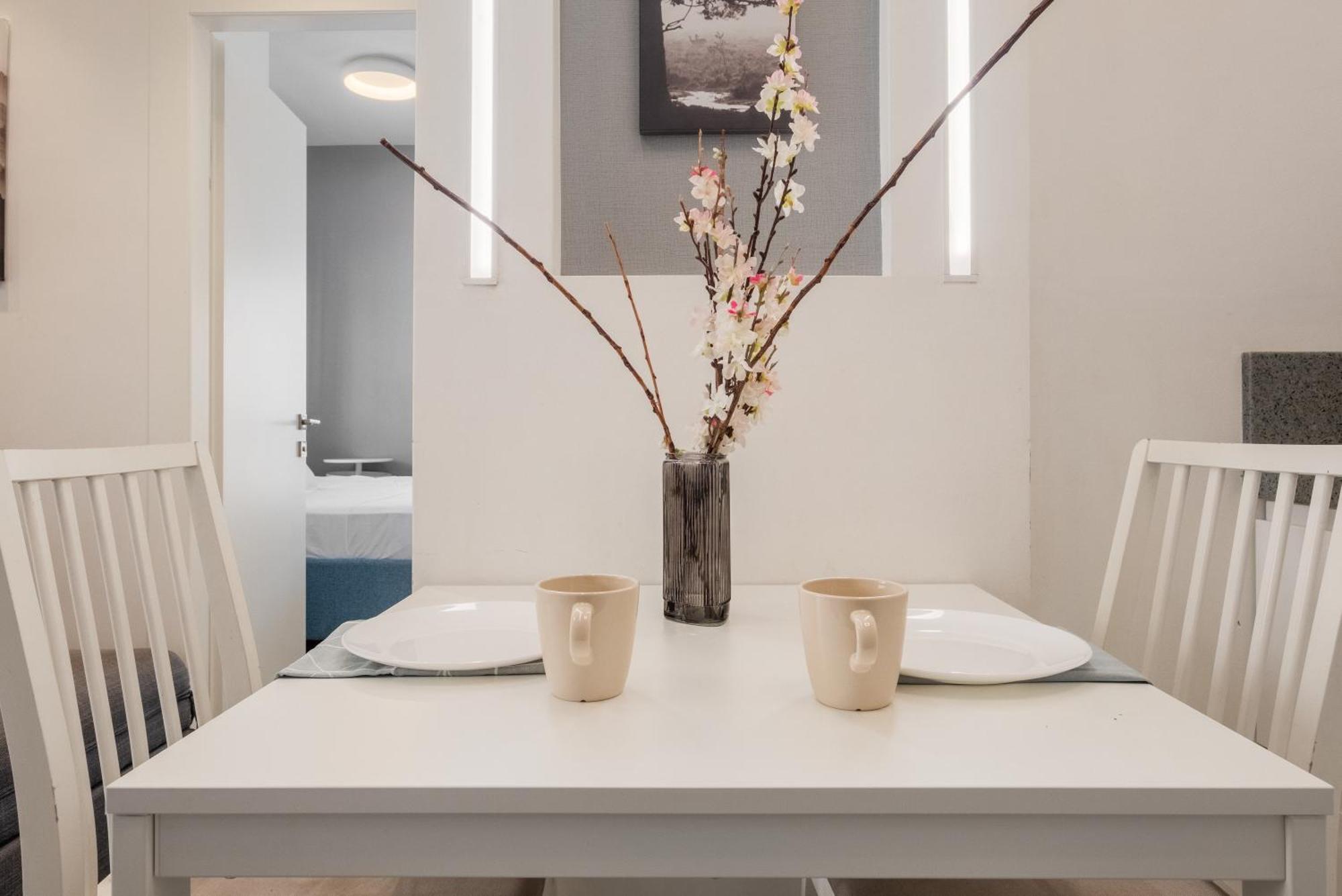 Dinning Room, Bedroom And Balcony Jerusalém Exterior foto